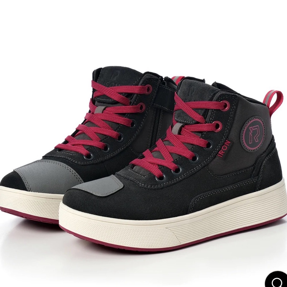 Men’s or women’s anti-slip motorcycle shoes. Black with pink accent.